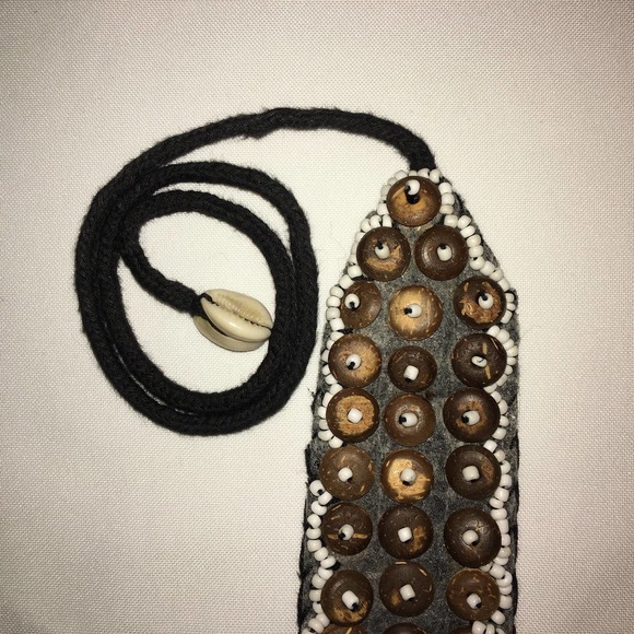 Beautiful Handmade Beaded Tie Shell Belt - Picture 4 of 12
